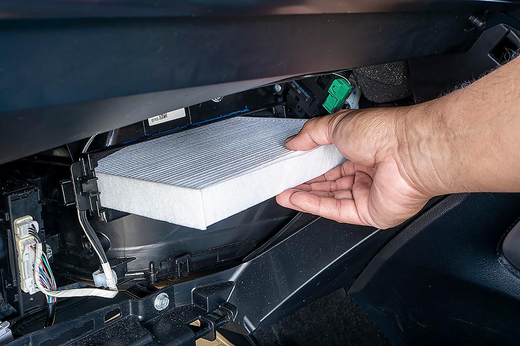 Replacing the Cabin Air Filter