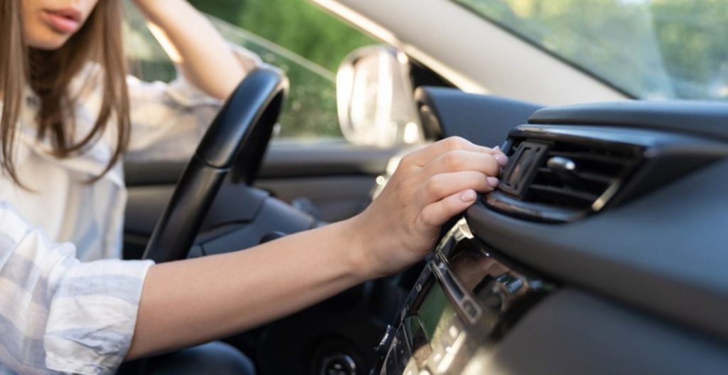 Running the AC In Car Costs Less Than Open Windows at Highway Speed