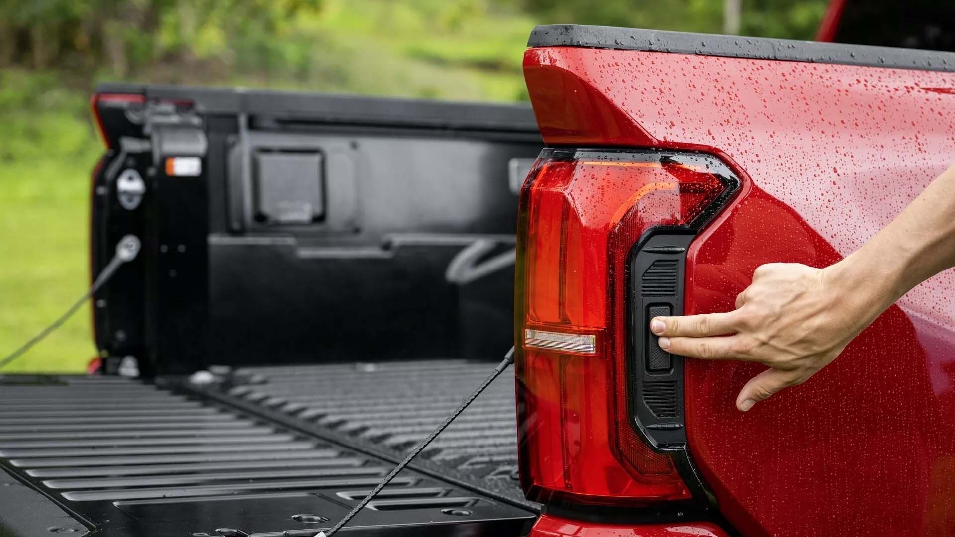 Tailgate Knee Lift & Bed Camera