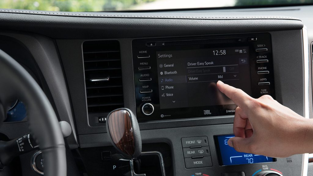 The Driver Can Use Driver Easy Speak to Talk to Rear Passengers