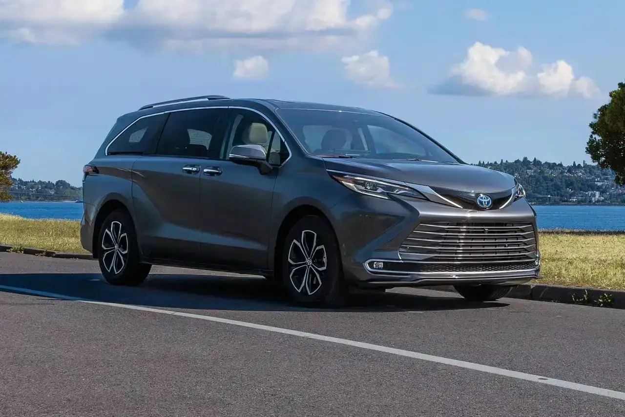 Toyota Sienna Hybrid 4WD