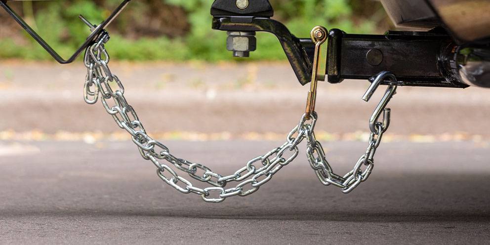 Trailer Brakes and Safety Chains Have Specific Requirements