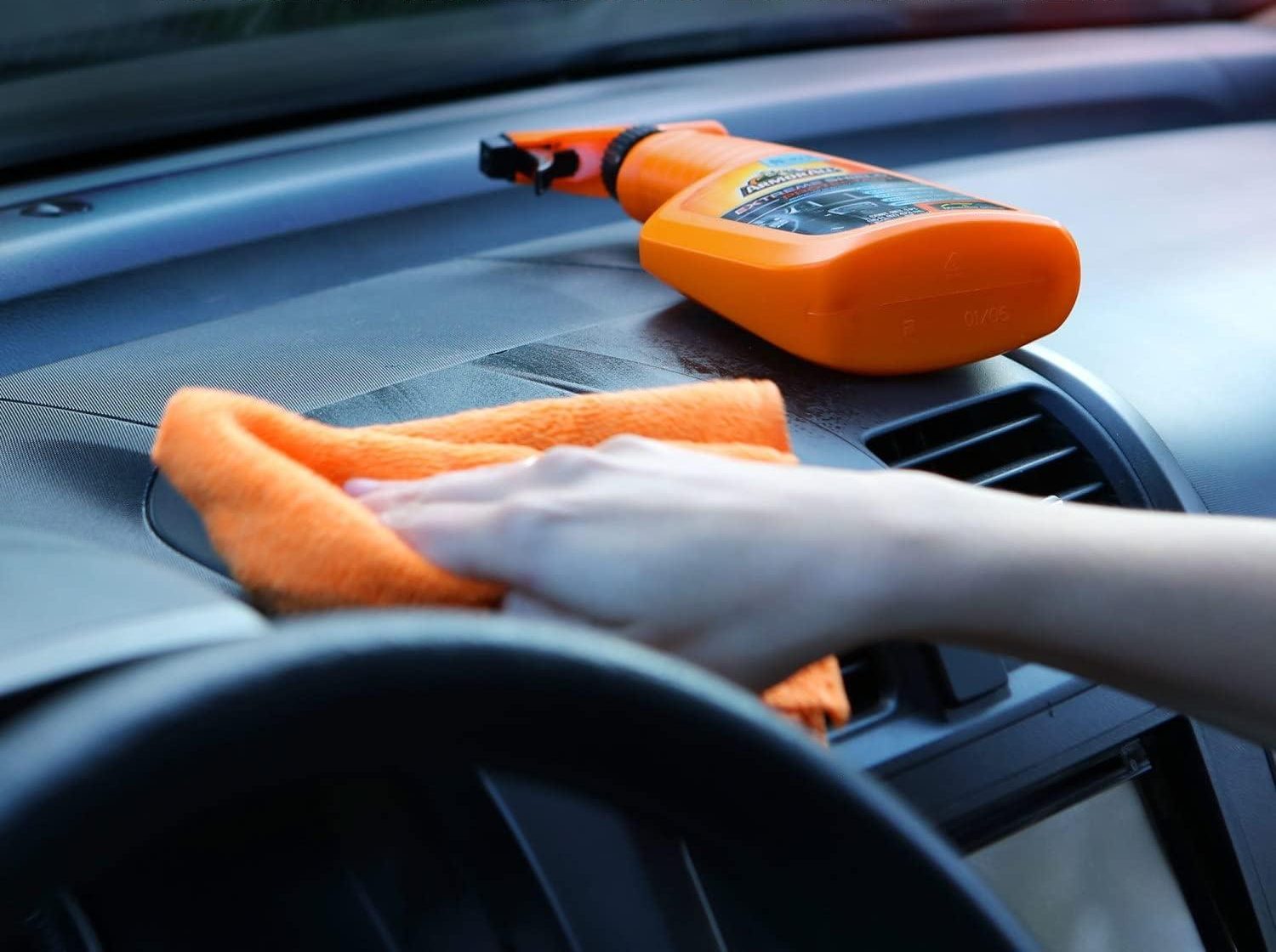 UV-blocking protectant spray