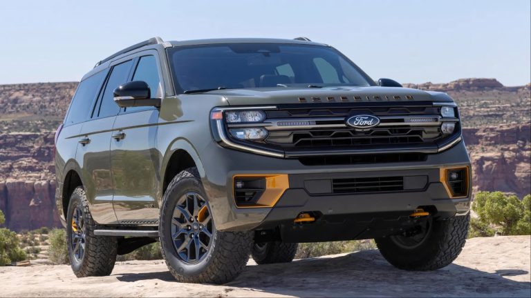 A Ford-Expedition is standing on the top of a hill