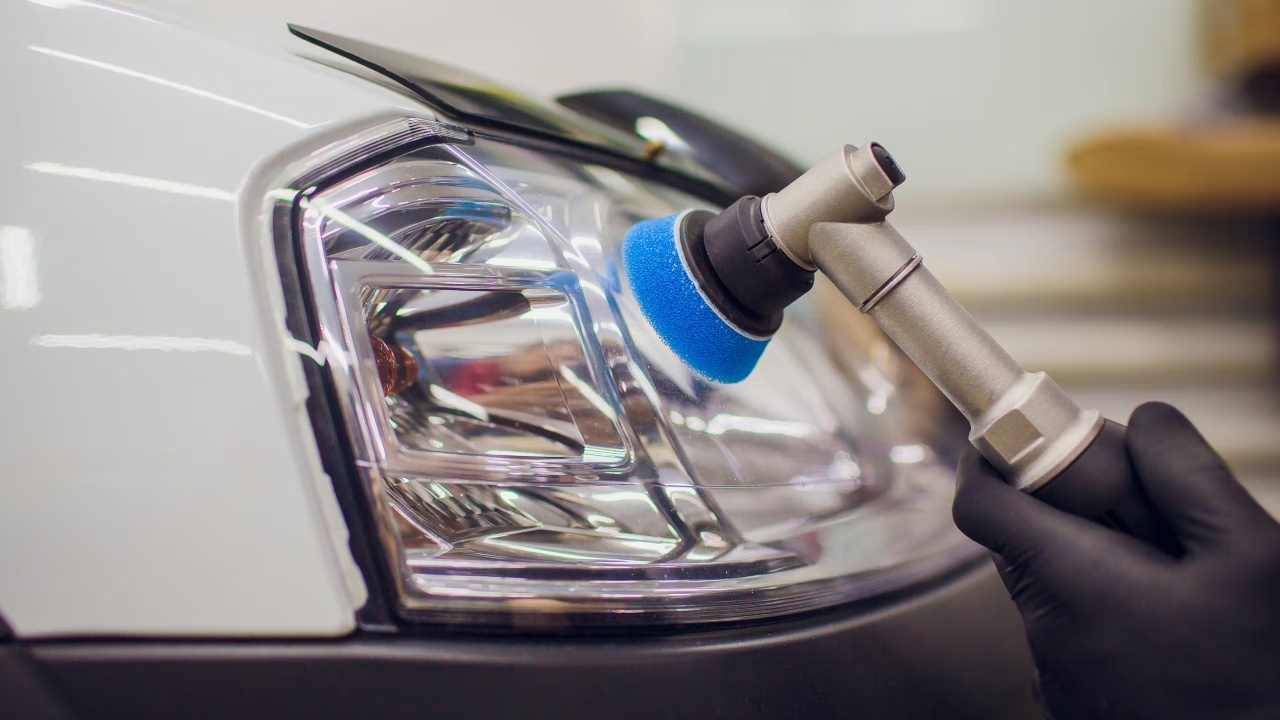 Headlight restoration using a polishing tool on a car’s headlamp
