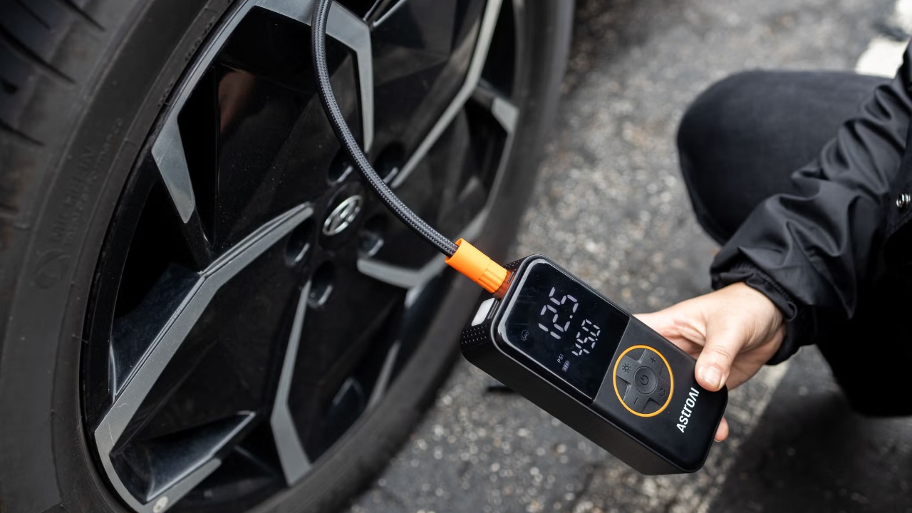 Portable tire inflator checking and displaying a vehicle’s tire pressure