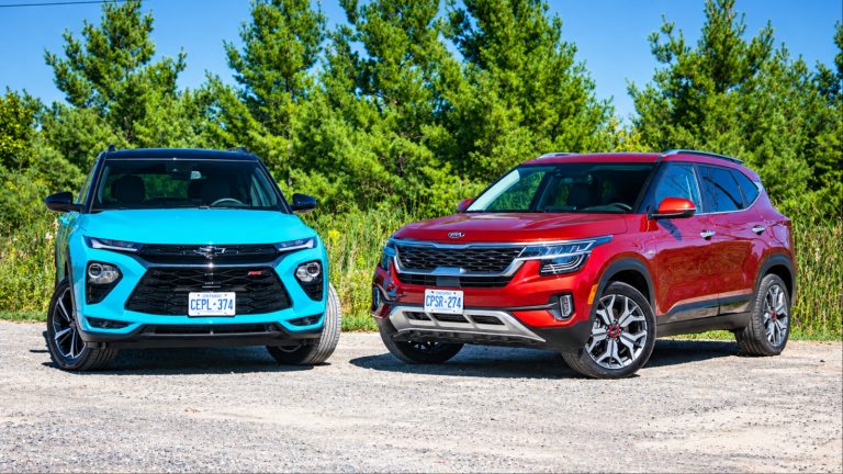 Blue Chevrolet Trailblazer and red Kia Seltos SUVs parked outdoors