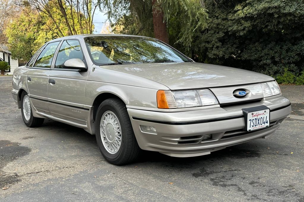 1990 Ford Taurus