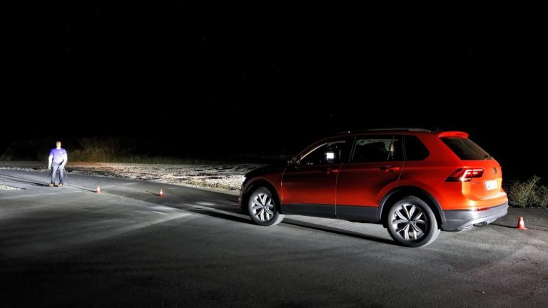 IIHS Headlight Test at Night