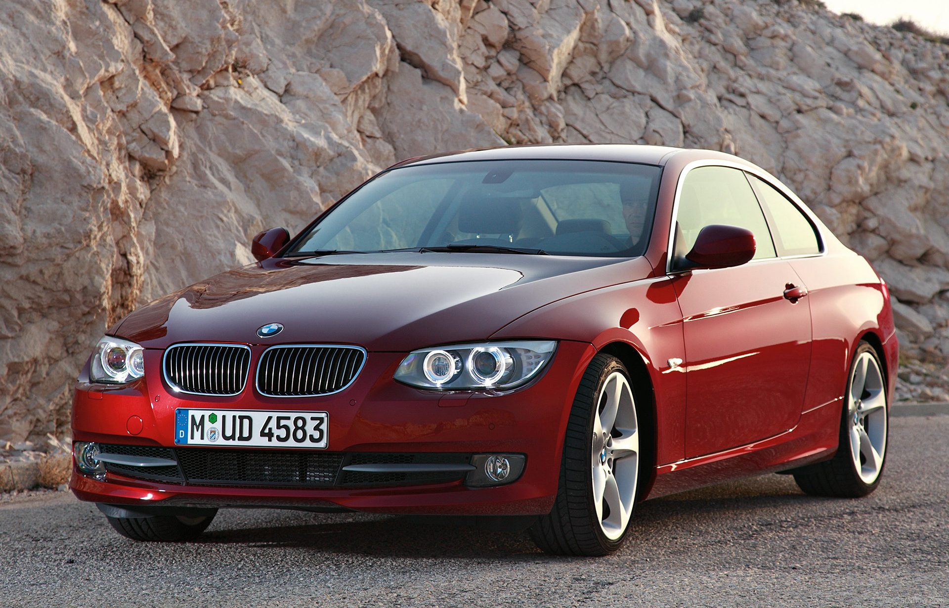 A BMW 3 Series is standing on a hilly road