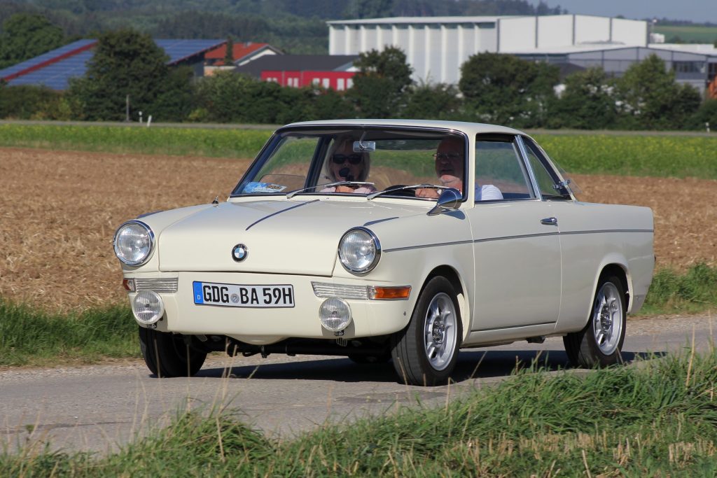 BMW 700