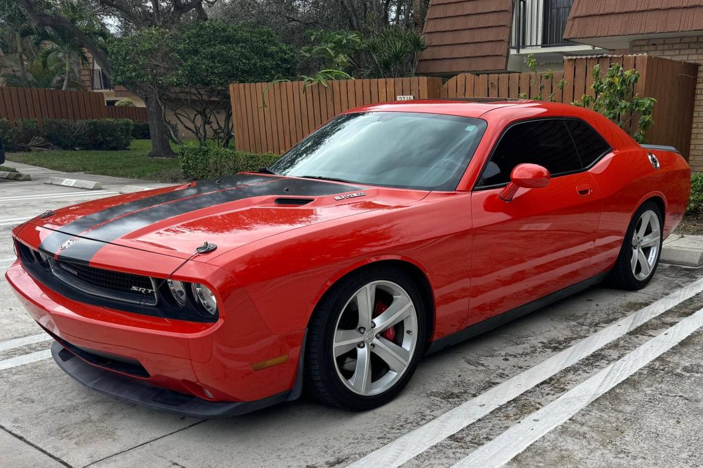 Dodge Challenger SRT8