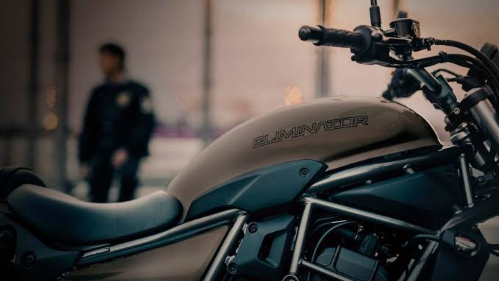 Fuel Tank, Seat, and Rider Contact Wear