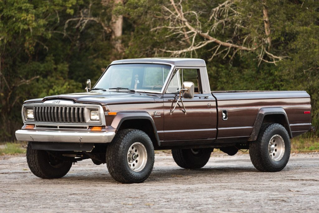 Jeep J-10 (1963–1987)