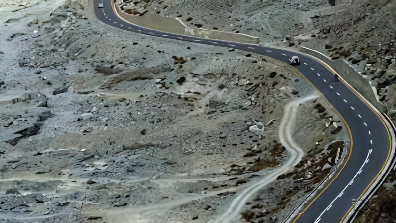 Karakoram Highway, Pakistan and China