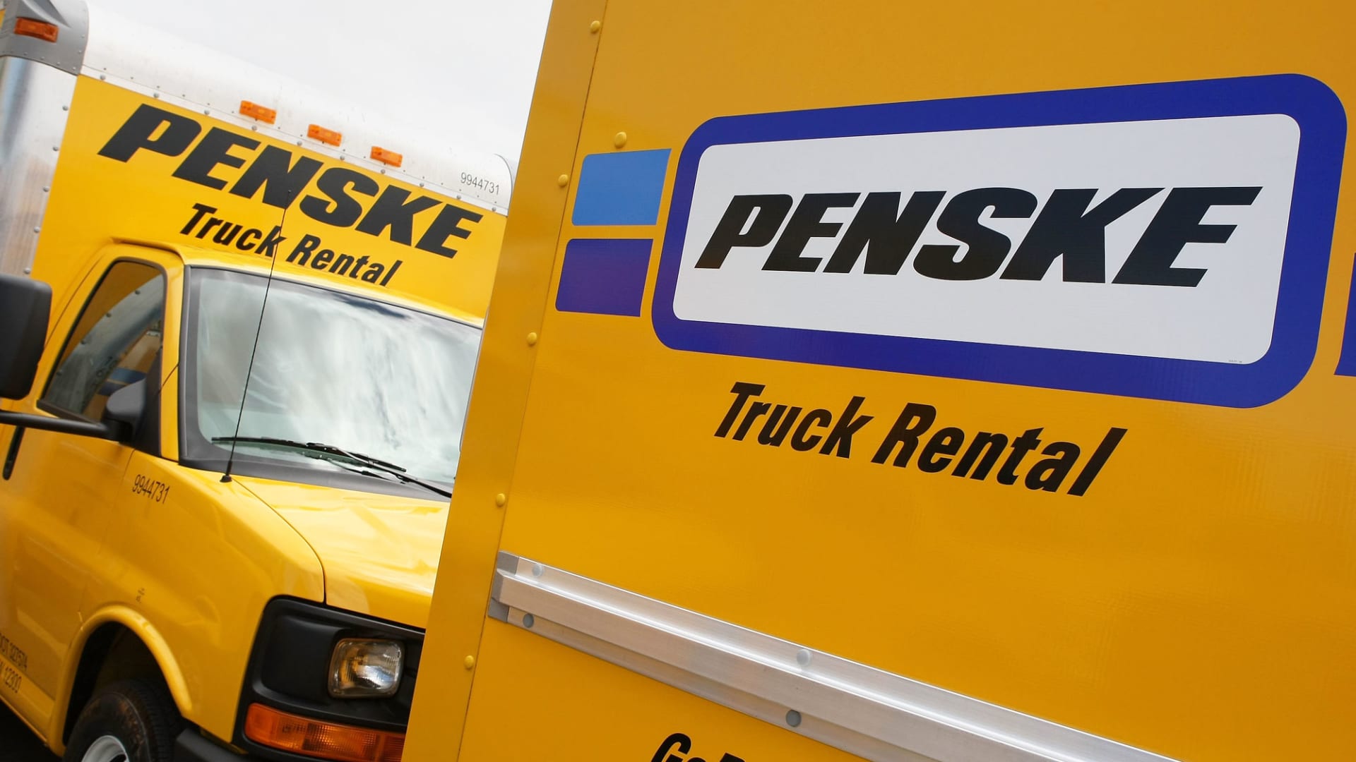 Penske Truck Rental vehicles lined up, showcasing the company’s bright yellow trucks and prominent branding