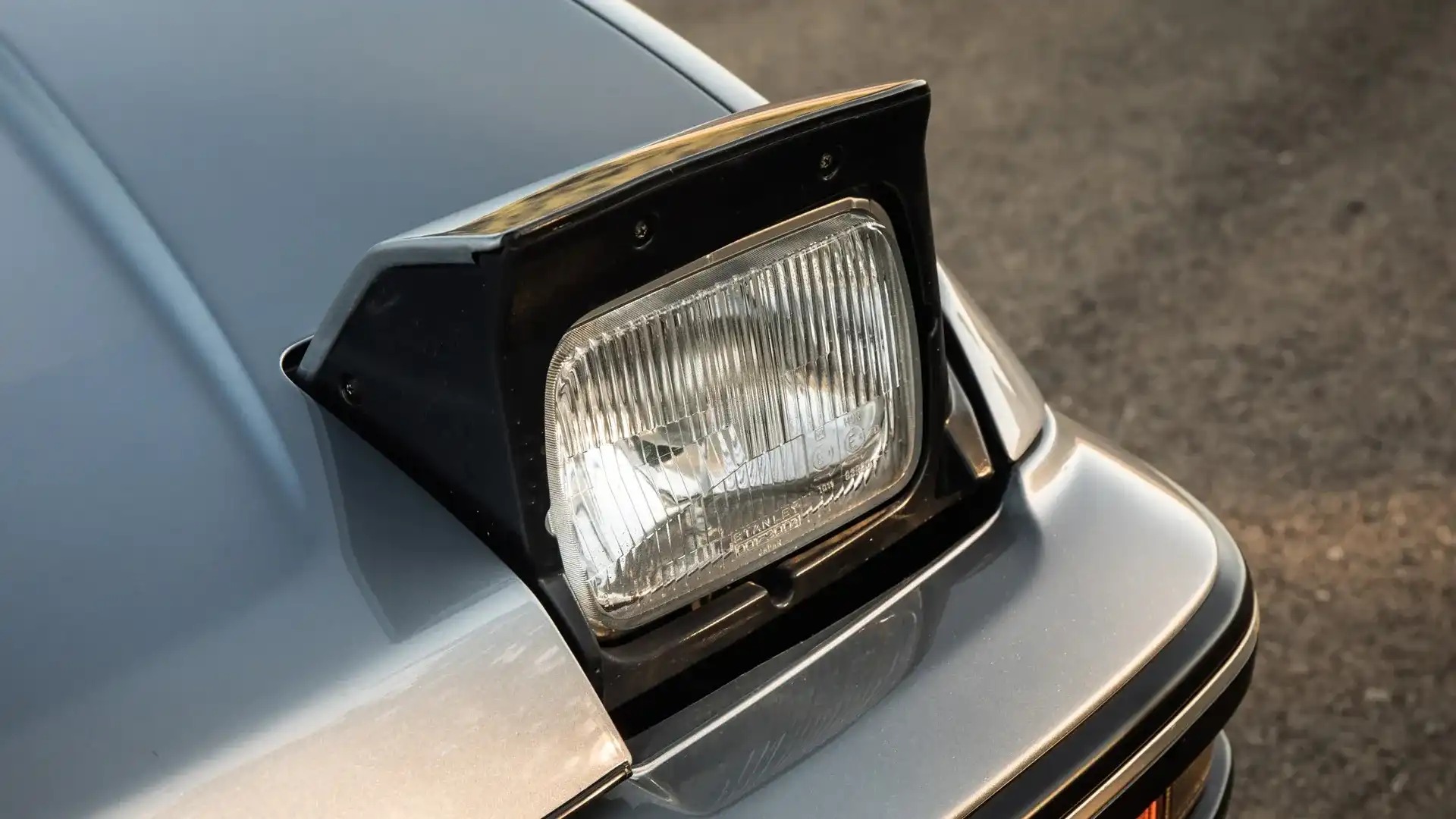 Pop-Up Headlights