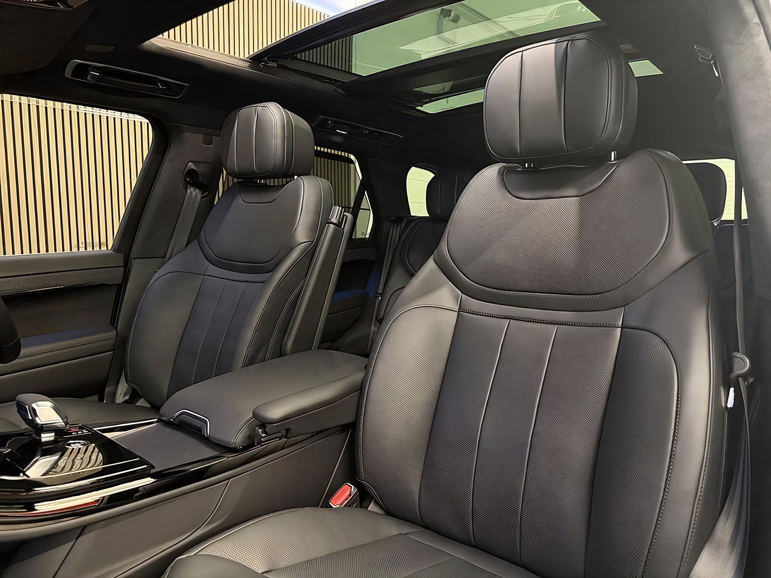 Range Rover Sport (e.g., P550e)