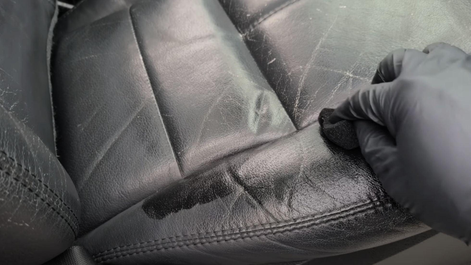 Refresh Faded Leather With Color Balm