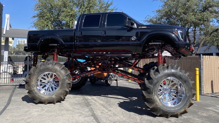 Ford F-250 Super Duty lifted truck