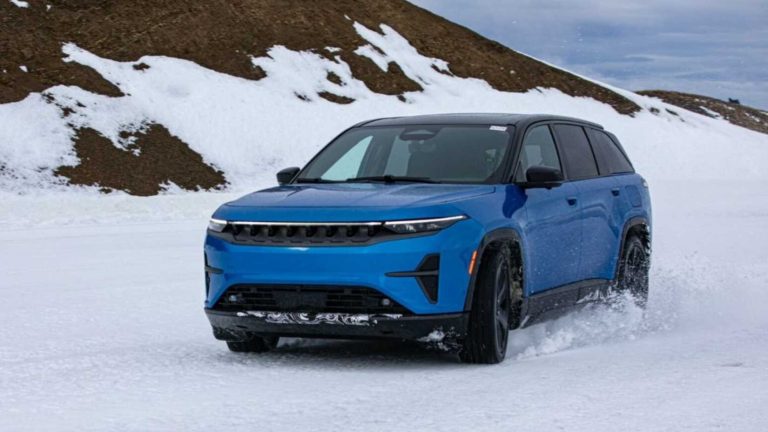 Jeep Wagoneer S in snowy terrain